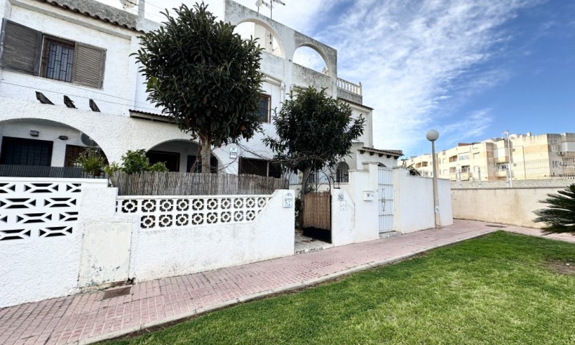 Használt Ingatlanok - Sorház -
Torrevieja - Costa Blanca