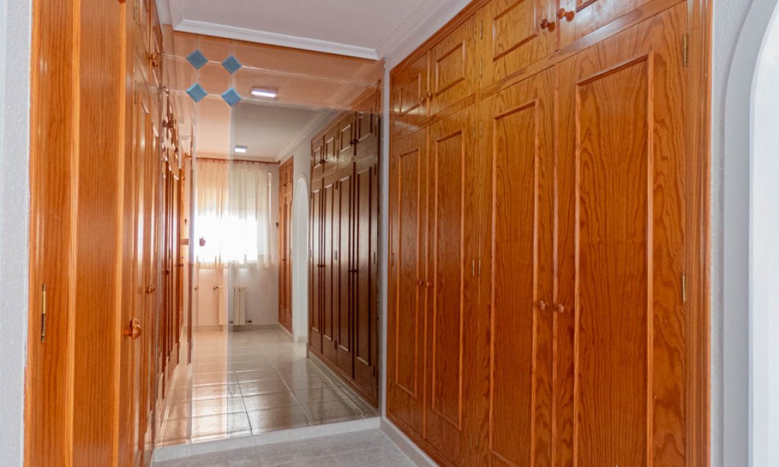 Revânzare - Vilă -
San Miguel de Salinas - Inland