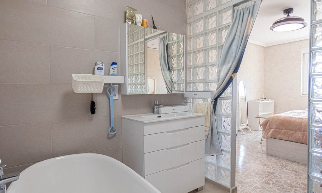 Revânzare - Vilă -
San Miguel de Salinas - Inland