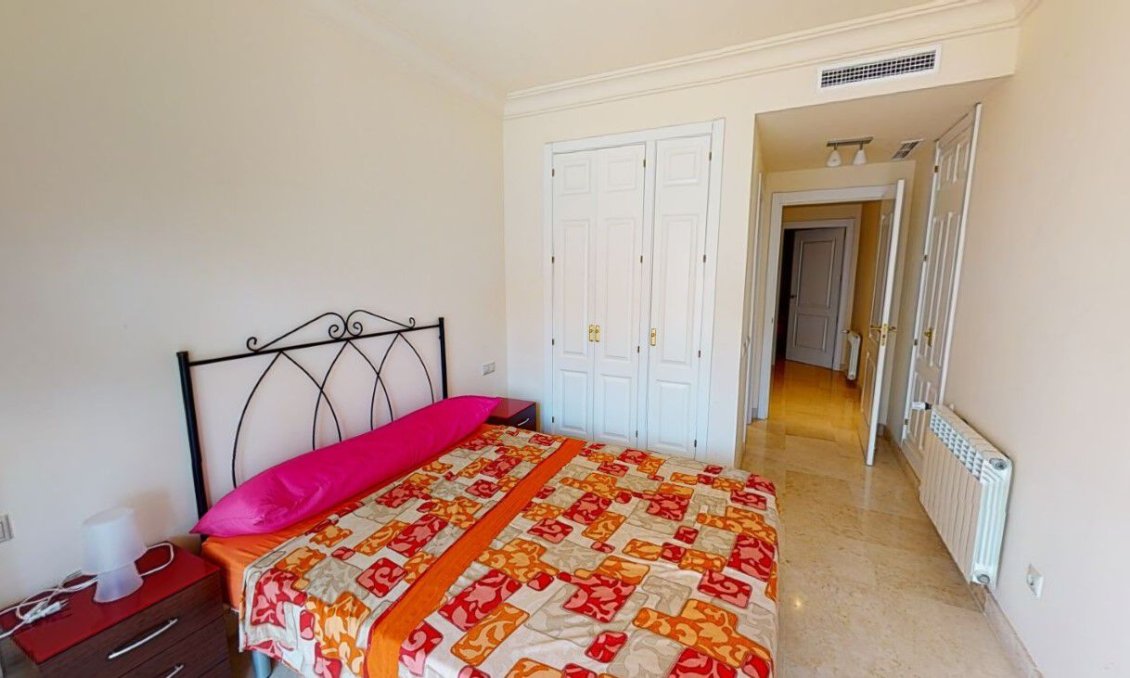 Revânzare - Apartament -
Roda Golf Resort - Inland