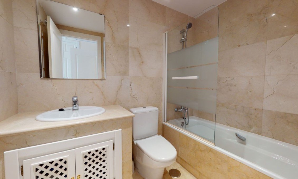 Revânzare - Apartament -
Roda Golf Resort - Inland