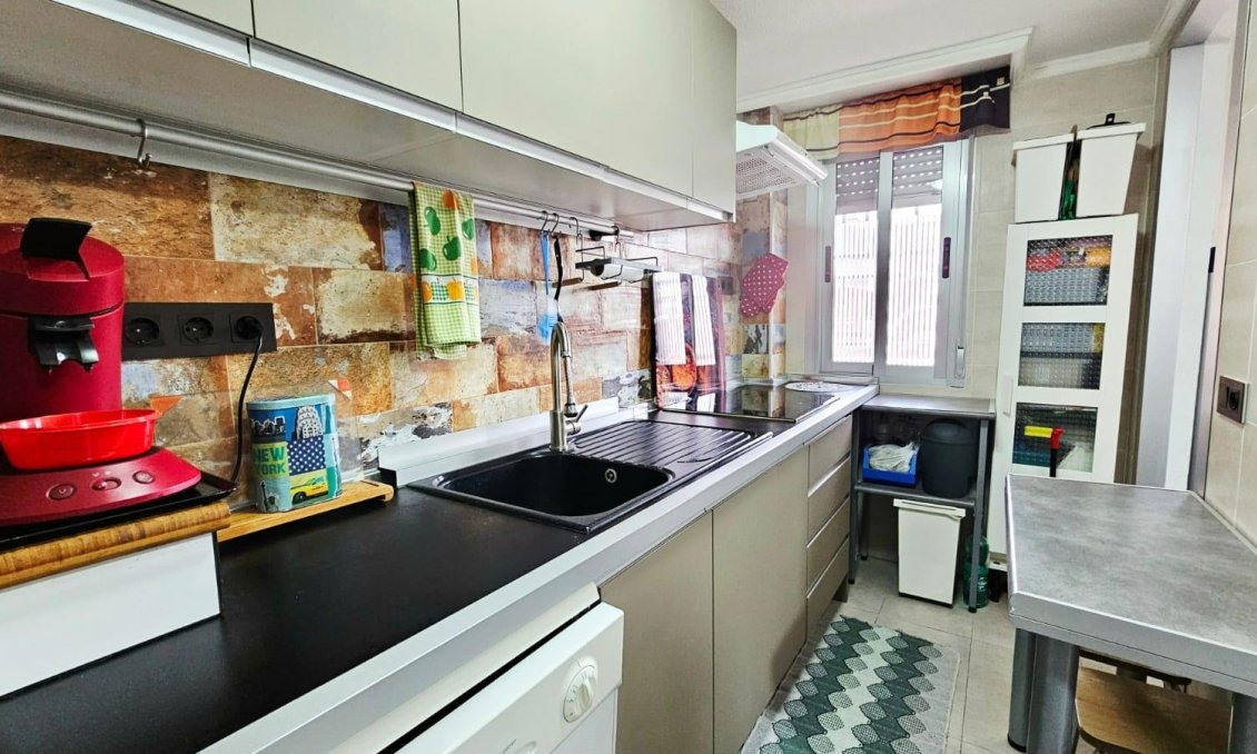 Revânzare - Apartament -
Torrevieja - Playa De Los Naufragos