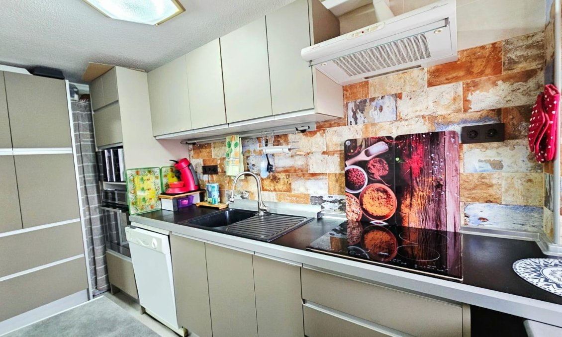 Revânzare - Apartament -
Torrevieja - Playa De Los Naufragos