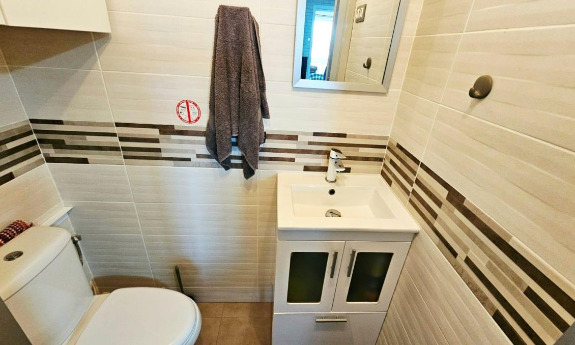 Revânzare - Apartament -
Torrevieja - Playa De Los Naufragos