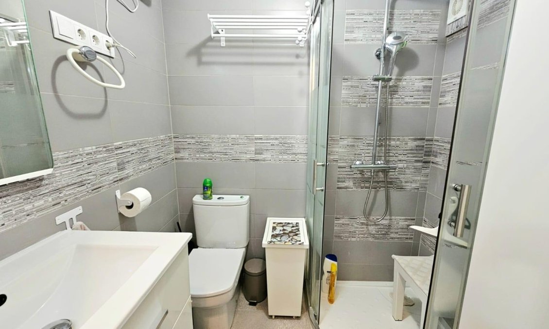 Revânzare - Apartament -
Torrevieja - Playa De Los Naufragos