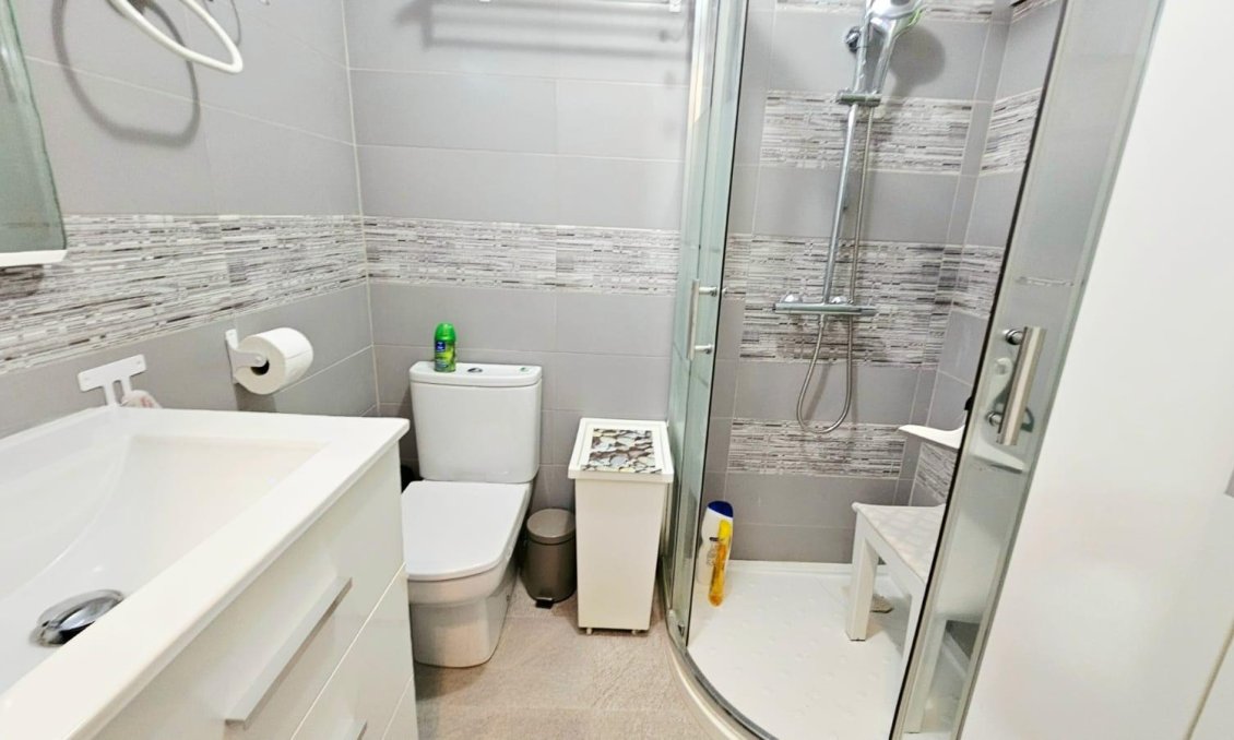 Revânzare - Apartament -
Torrevieja - Playa De Los Naufragos