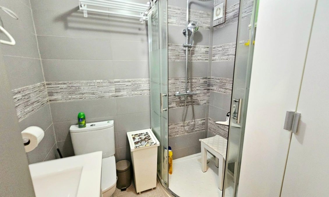 Revânzare - Apartament -
Torrevieja - Playa De Los Naufragos