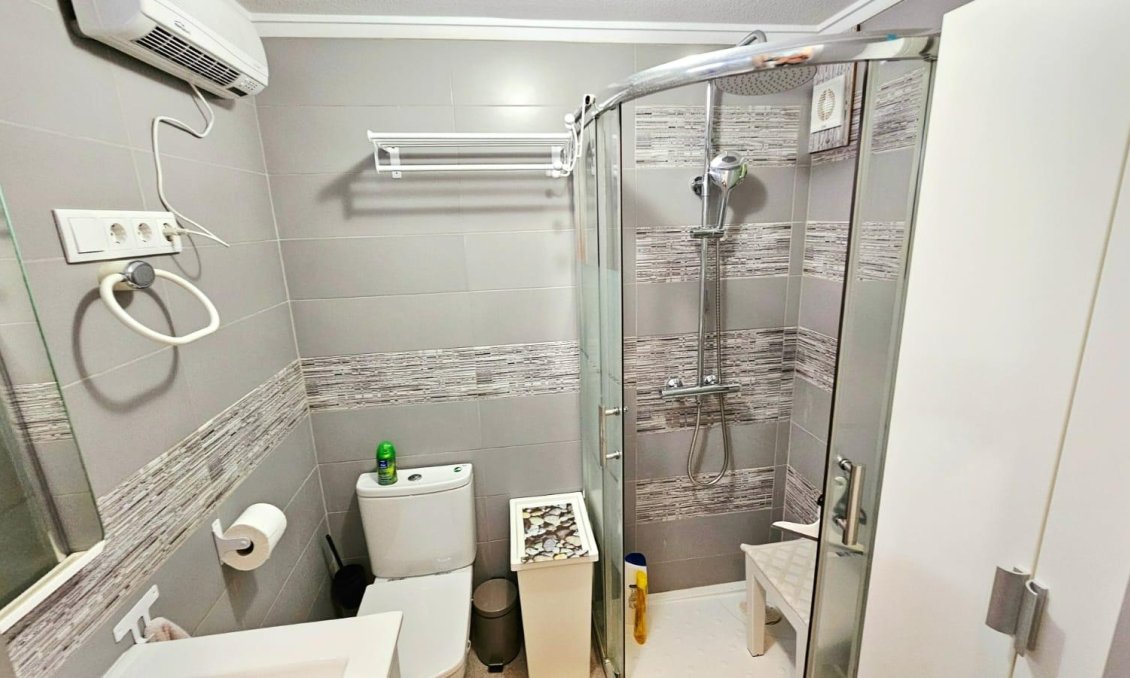 Revânzare - Apartament -
Torrevieja - Playa De Los Naufragos