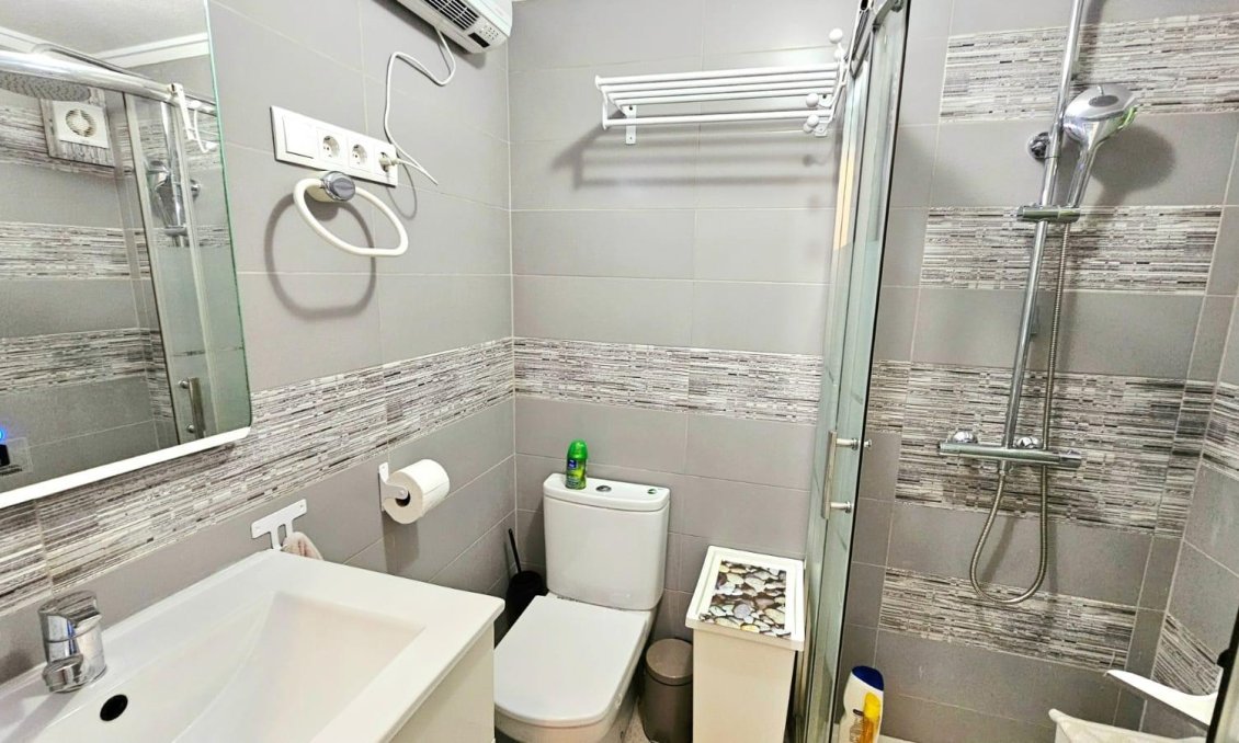 Revânzare - Apartament -
Torrevieja - Playa De Los Naufragos