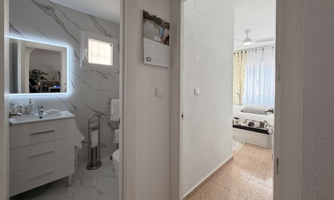 Wiederverkauf - Wohnung -
Torrevieja - Urb. Calas Blancas III