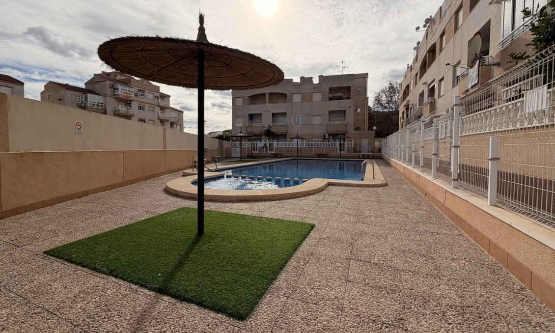 Wiederverkauf - Wohnung -
Torrevieja - Urb. Calas Blancas III