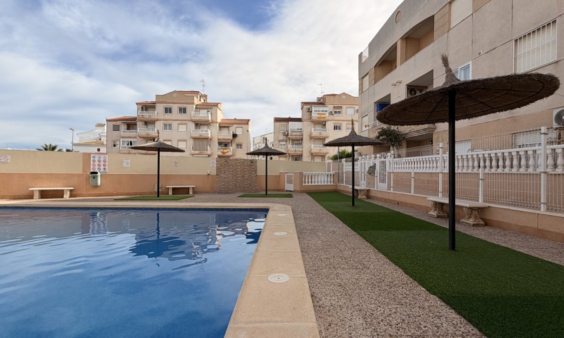 Wiederverkauf - Wohnung -
Torrevieja - Urb. Calas Blancas III