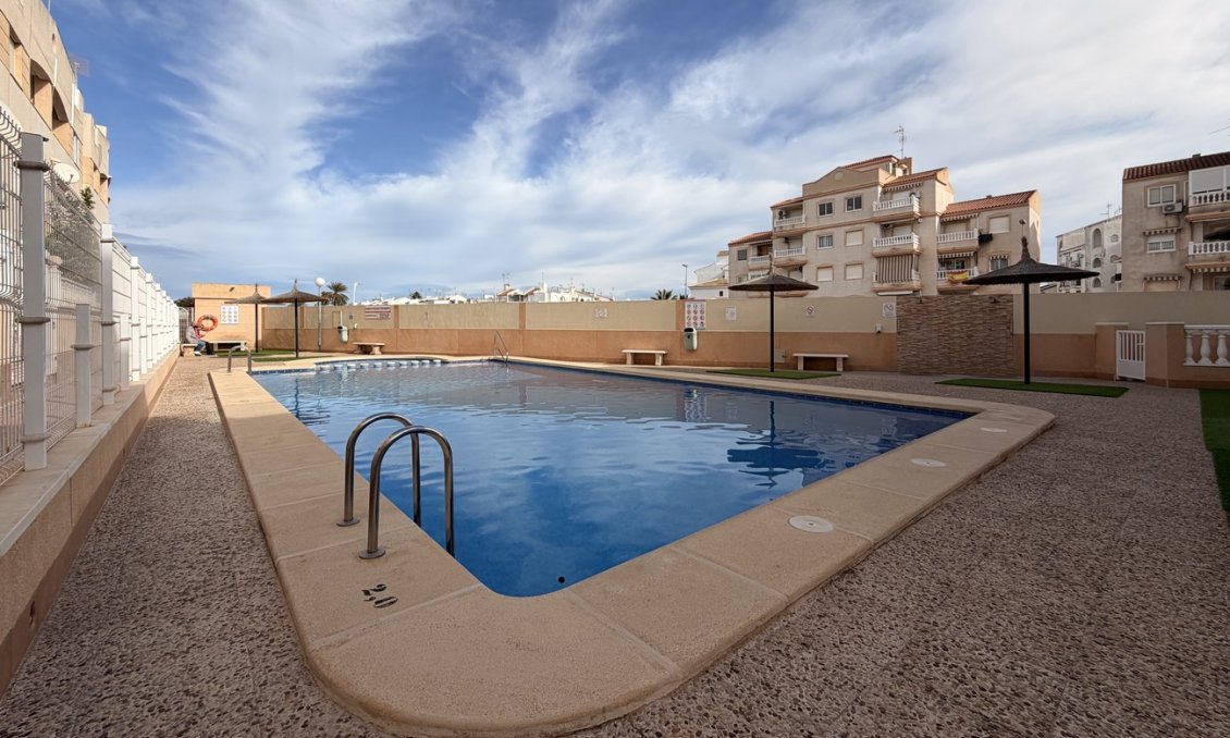 Wiederverkauf - Wohnung -
Torrevieja - Urb. Calas Blancas III