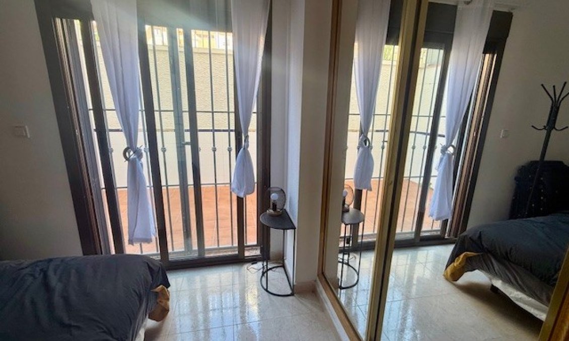 Revânzare - Town House -
San Miguel de Salinas - Inland