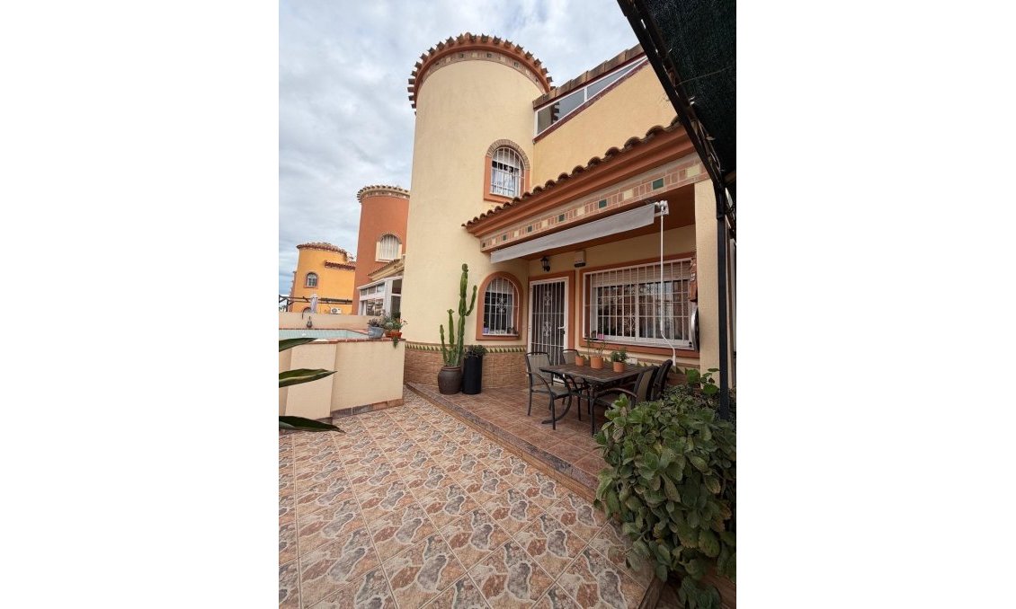 Resale - Villa -
Orihuela Costa - Playa Flamenca