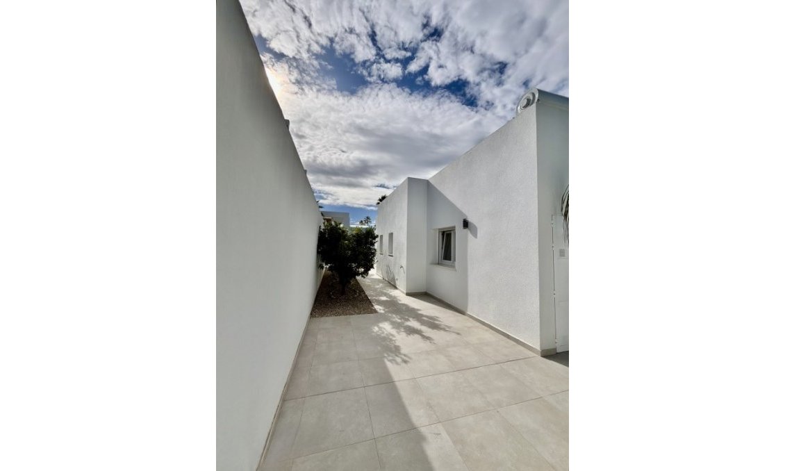 Resale - Villa -
Benijofar - Costa Blanca