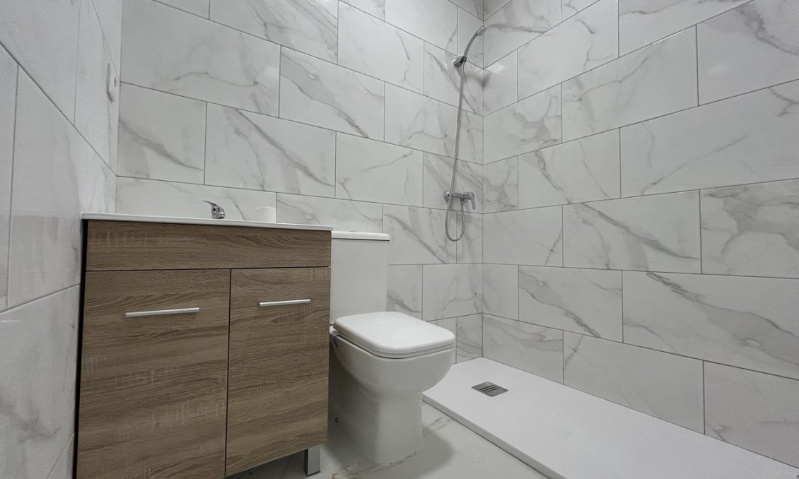 Resale - Apartment -
2778 - Inland