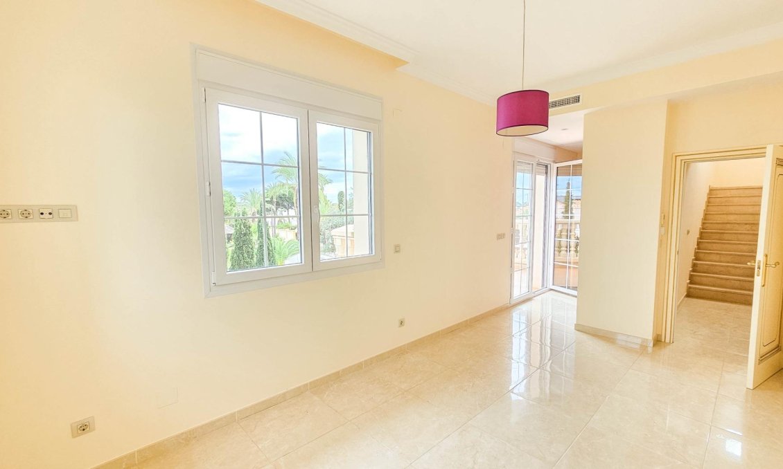 Revente - Villa -
Cabo Roig