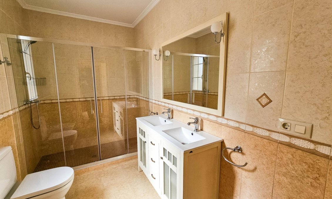 Revente - Villa -
Cabo Roig