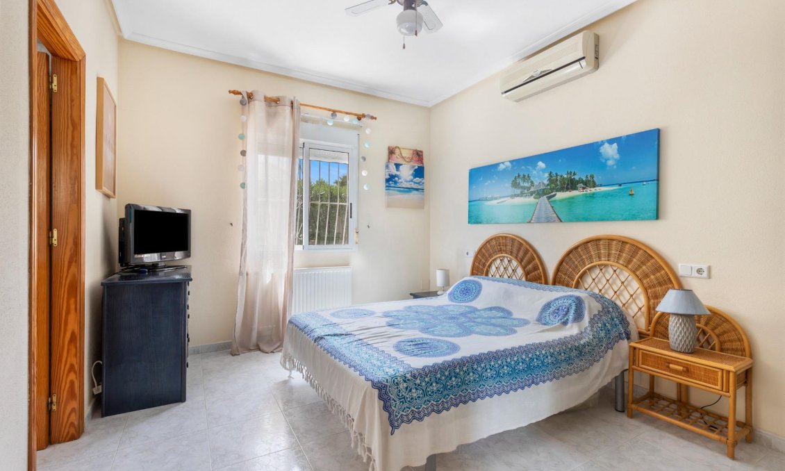 Resale - Villa -
San Fulgencio - Urb. La Marina