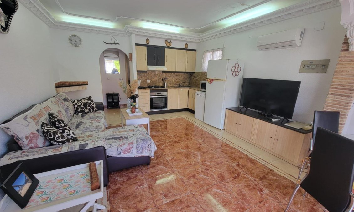 Használt Ingatlanok - Sorház -
Torrevieja - El Chaparral