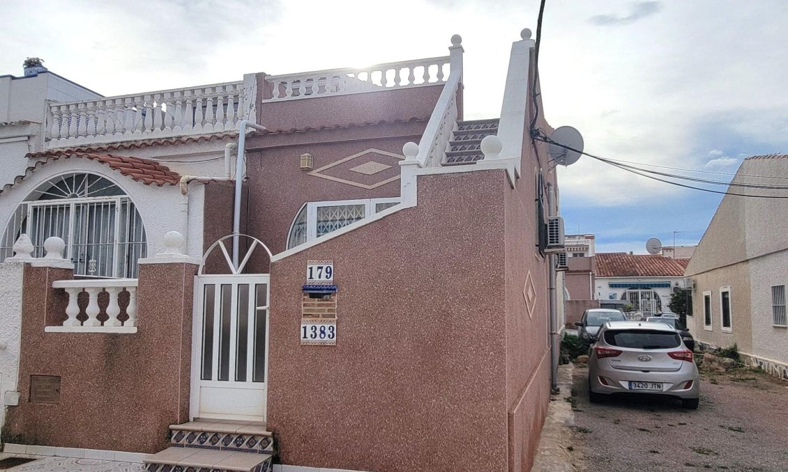 Használt Ingatlanok - Sorház -
Torrevieja - El Chaparral