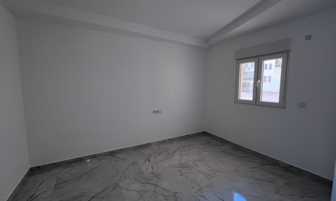 Resale - Bungalow -
Torrevieja