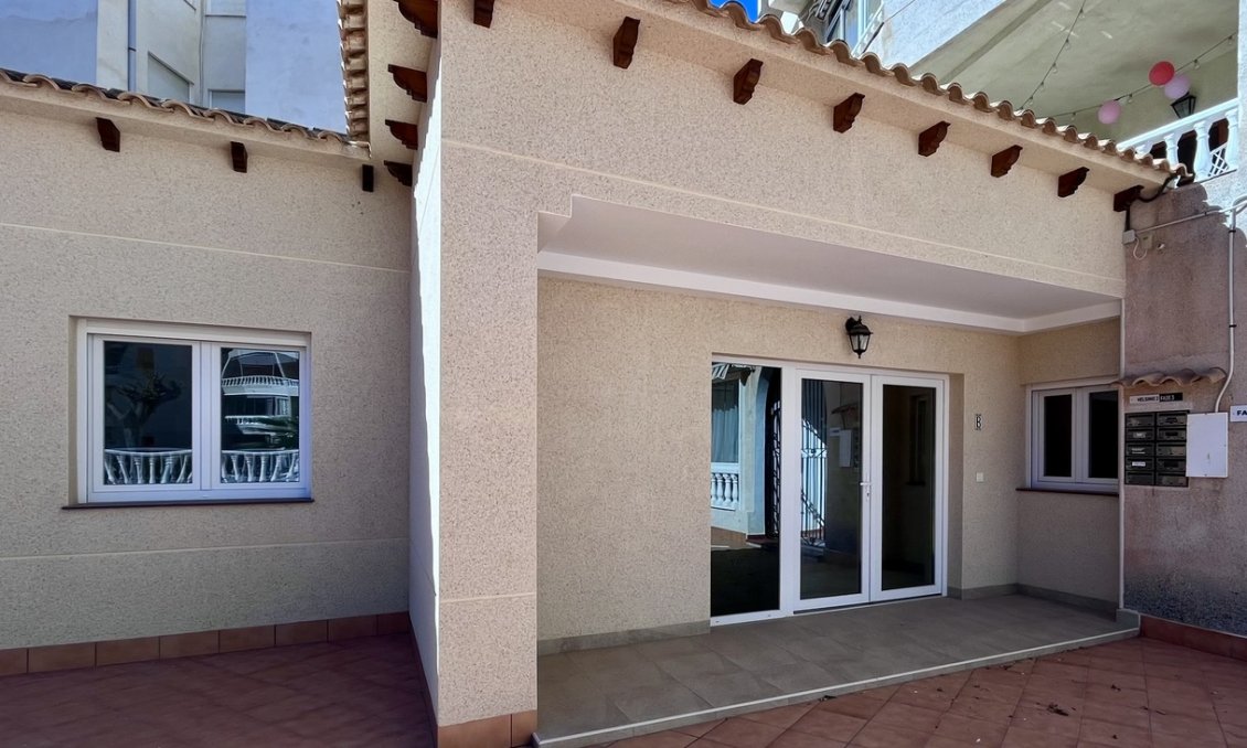 Resale - Bungalow -
Torrevieja