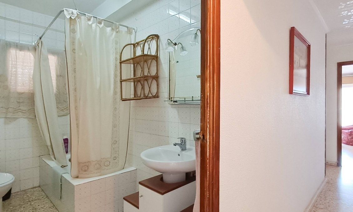 Resale - Penthouse -
Torrevieja - Playa De Los Naufragos