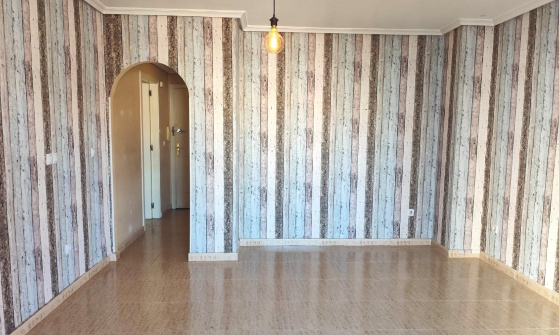 Segunda mano - Apartamento -
Torrevieja - Centro