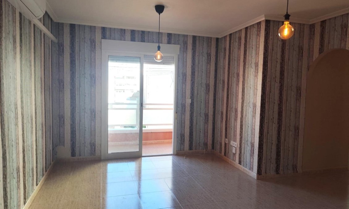 Segunda mano - Apartamento -
Torrevieja - Centro