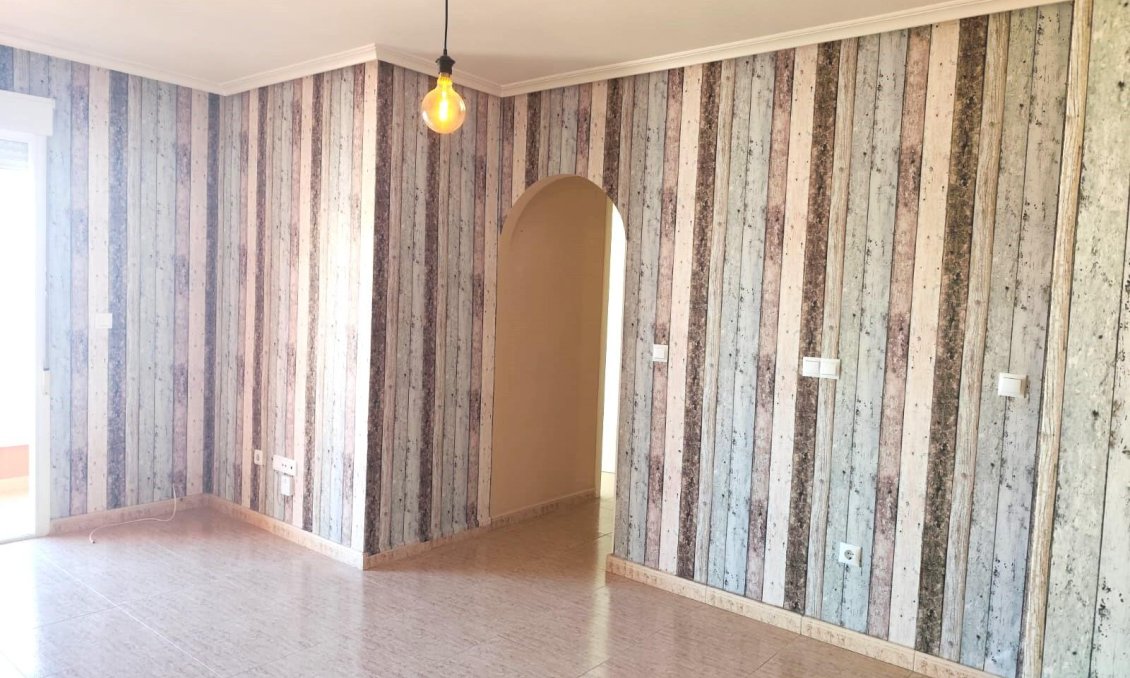 Segunda mano - Apartamento -
Torrevieja - Centro