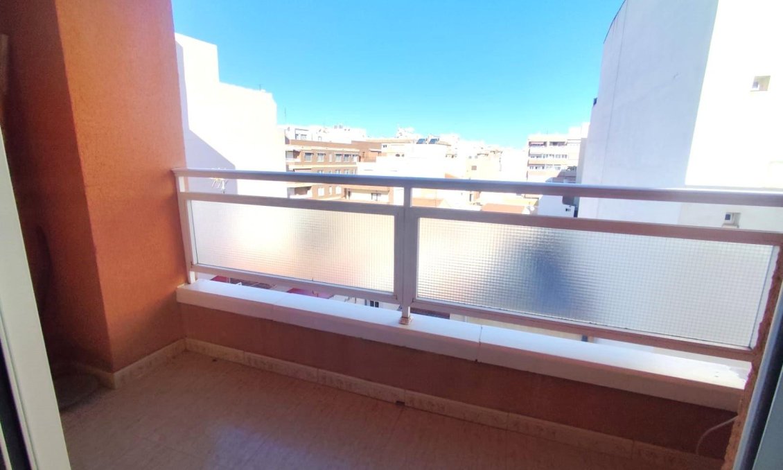 Segunda mano - Apartamento -
Torrevieja - Centro