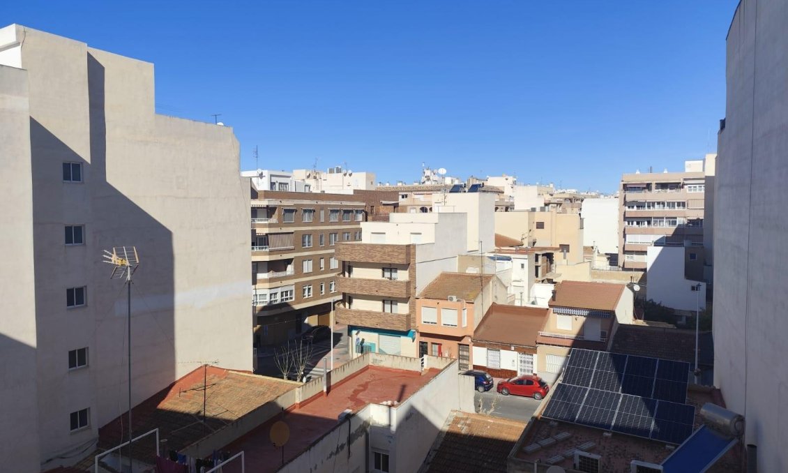 Segunda mano - Apartamento -
Torrevieja - Centro