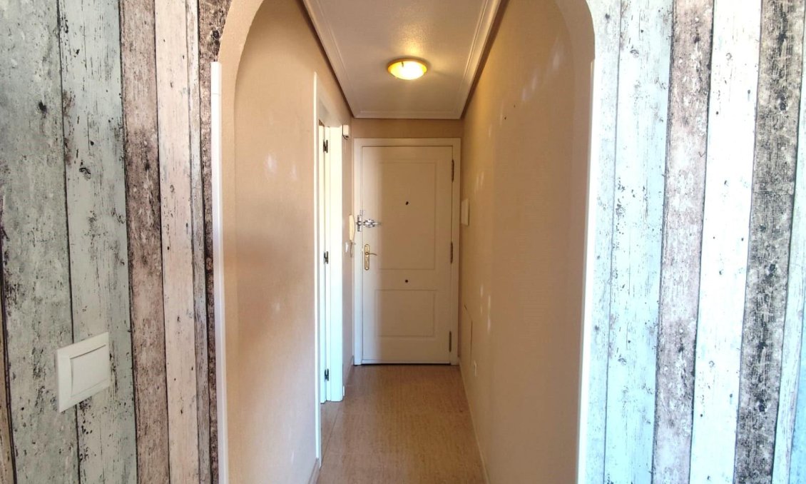 Segunda mano - Apartamento -
Torrevieja - Centro