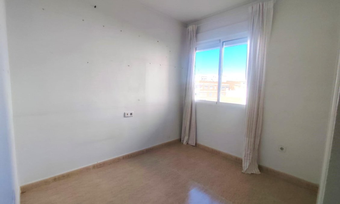 Segunda mano - Apartamento -
Torrevieja - Centro
