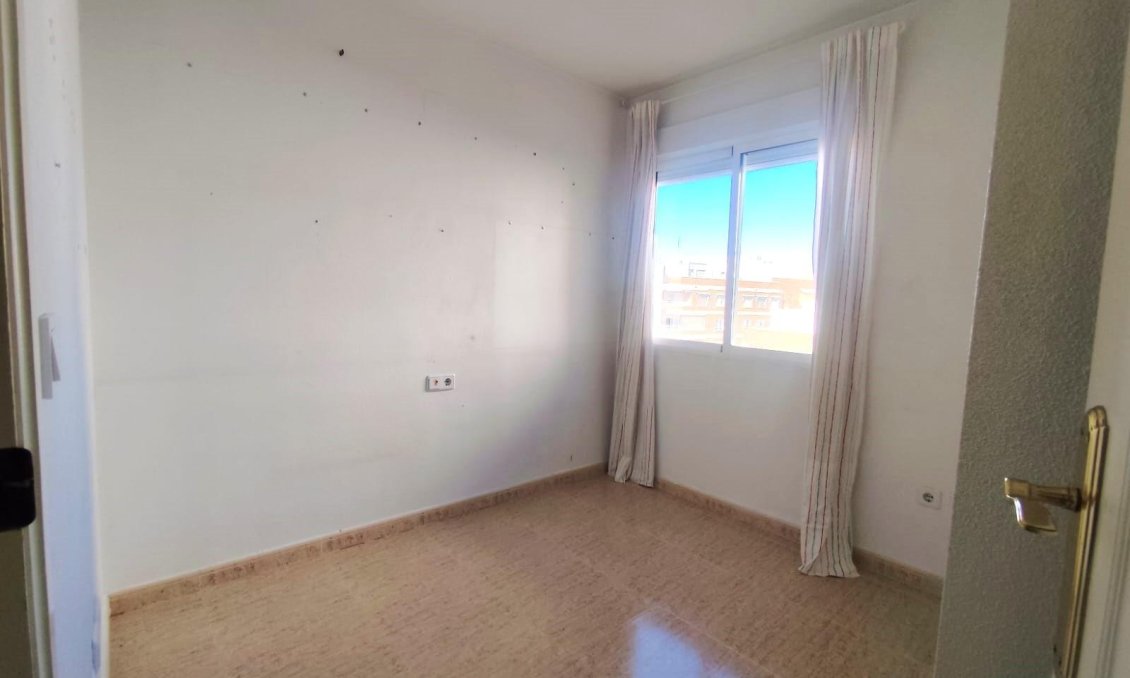 Segunda mano - Apartamento -
Torrevieja - Centro