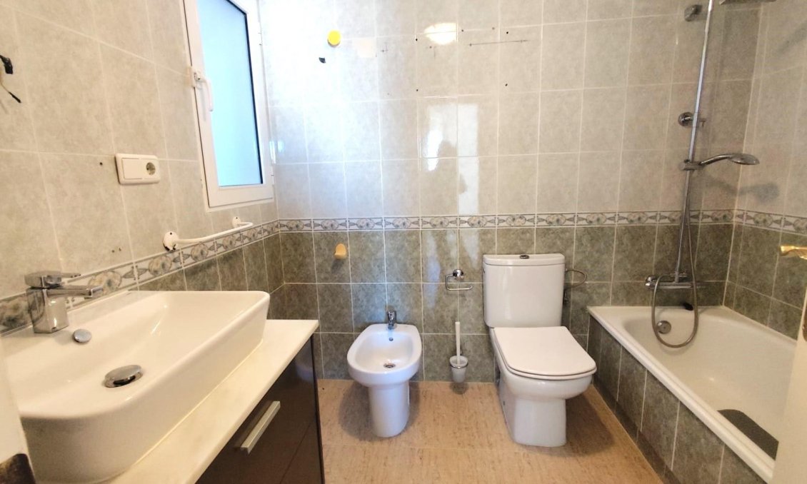 Segunda mano - Apartamento -
Torrevieja - Centro