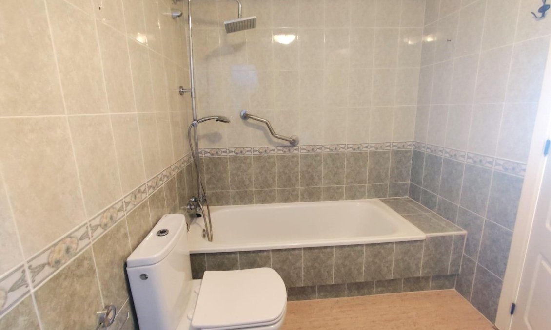 Segunda mano - Apartamento -
Torrevieja - Centro