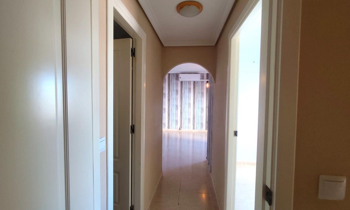 Segunda mano - Apartamento -
Torrevieja - Centro