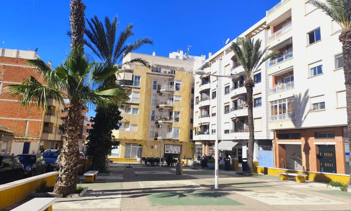 Segunda mano - Apartamento -
Torrevieja - Centro