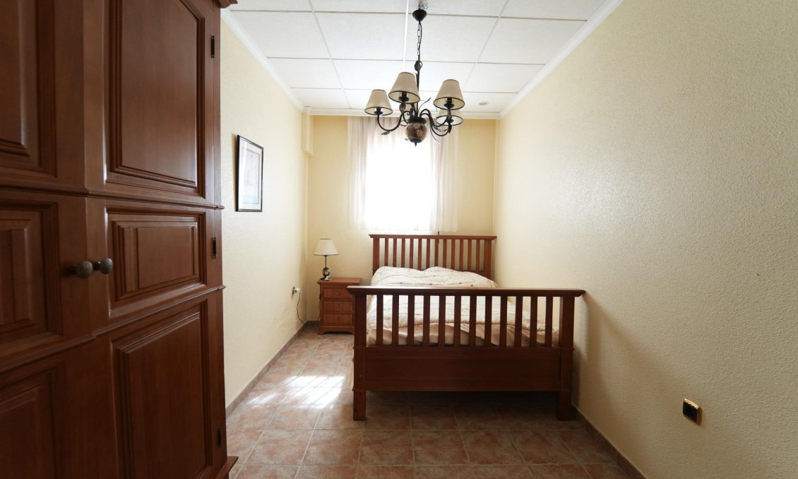 Resale - Villa -
Orihuela Costa - Campoamor