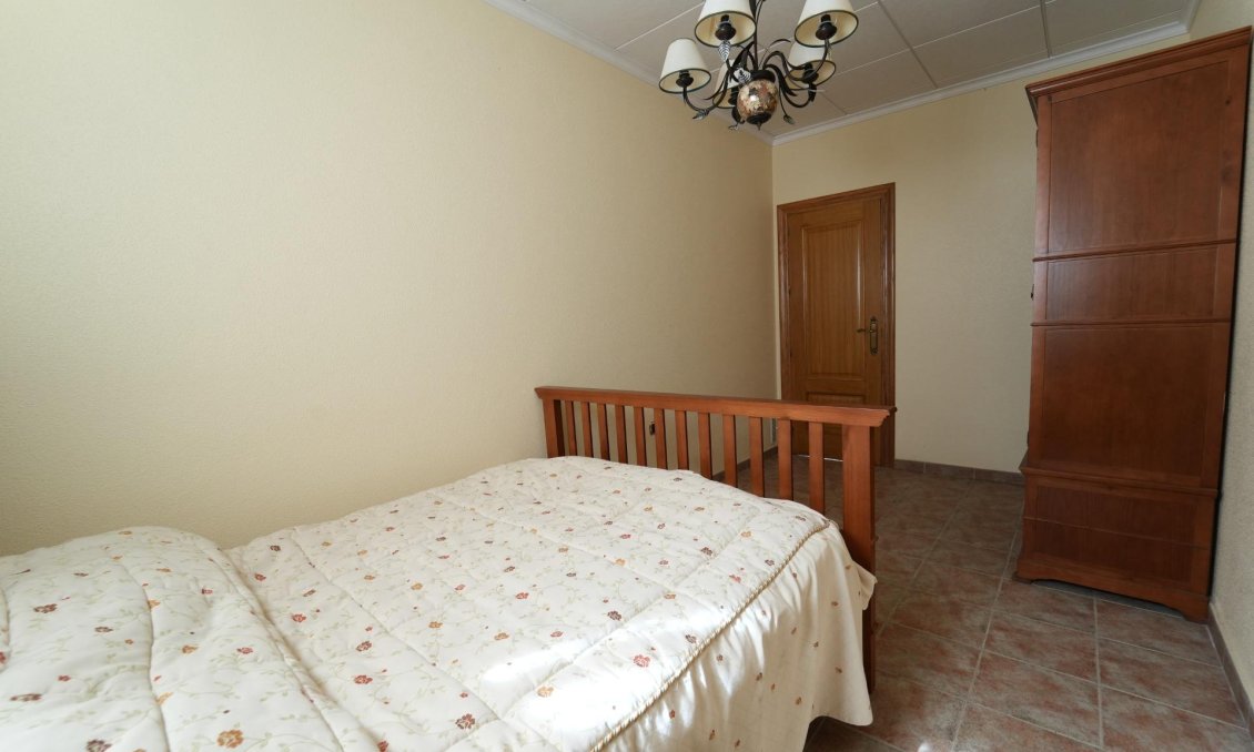 Resale - Villa -
Orihuela Costa - Campoamor