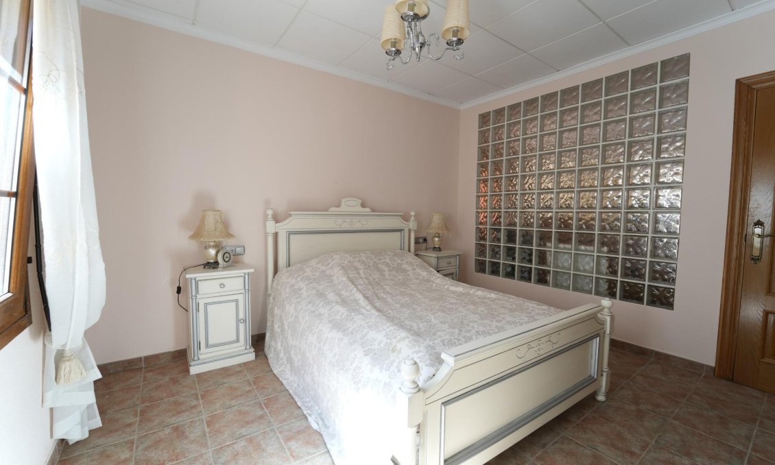 Resale - Villa -
Orihuela Costa - Campoamor