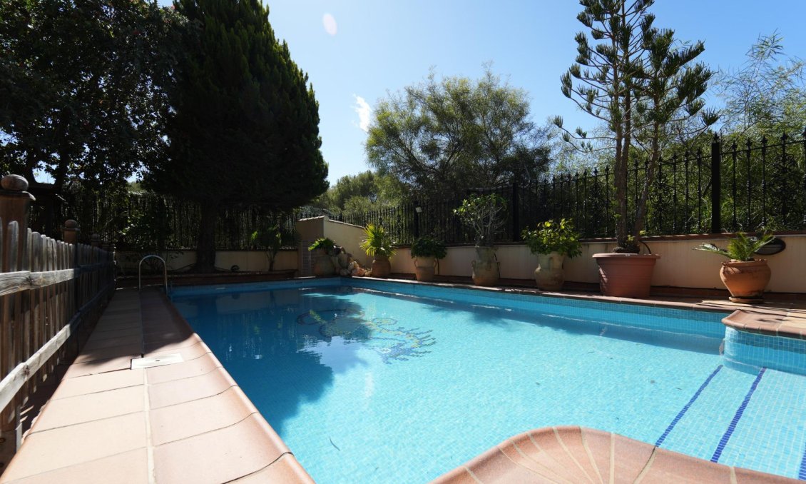 Resale - Villa -
Orihuela Costa - Campoamor