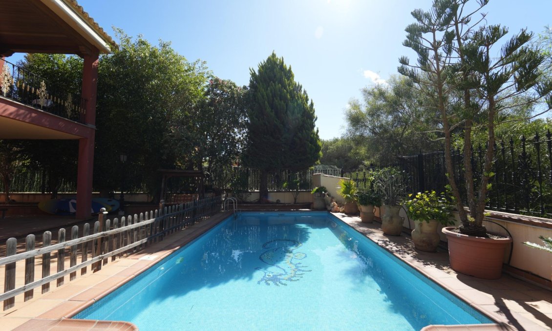 Resale - Villa -
Orihuela Costa - Campoamor