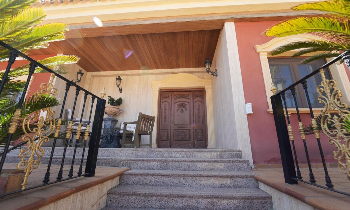 Resale - Villa -
Orihuela Costa - Campoamor