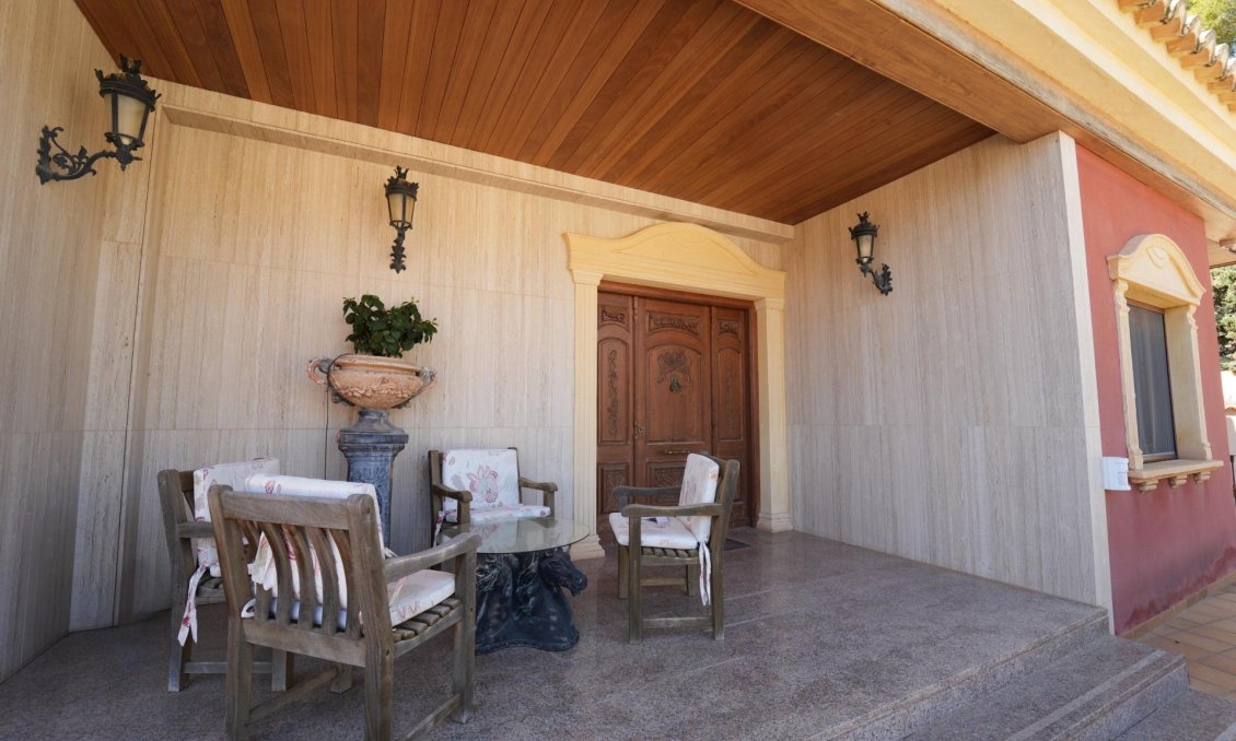 Resale - Villa -
Orihuela Costa - Campoamor