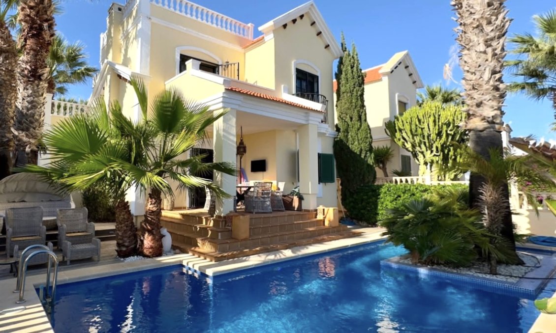 Használt Ingatlanok - Villa -
Orihuela Costa - Los Doses