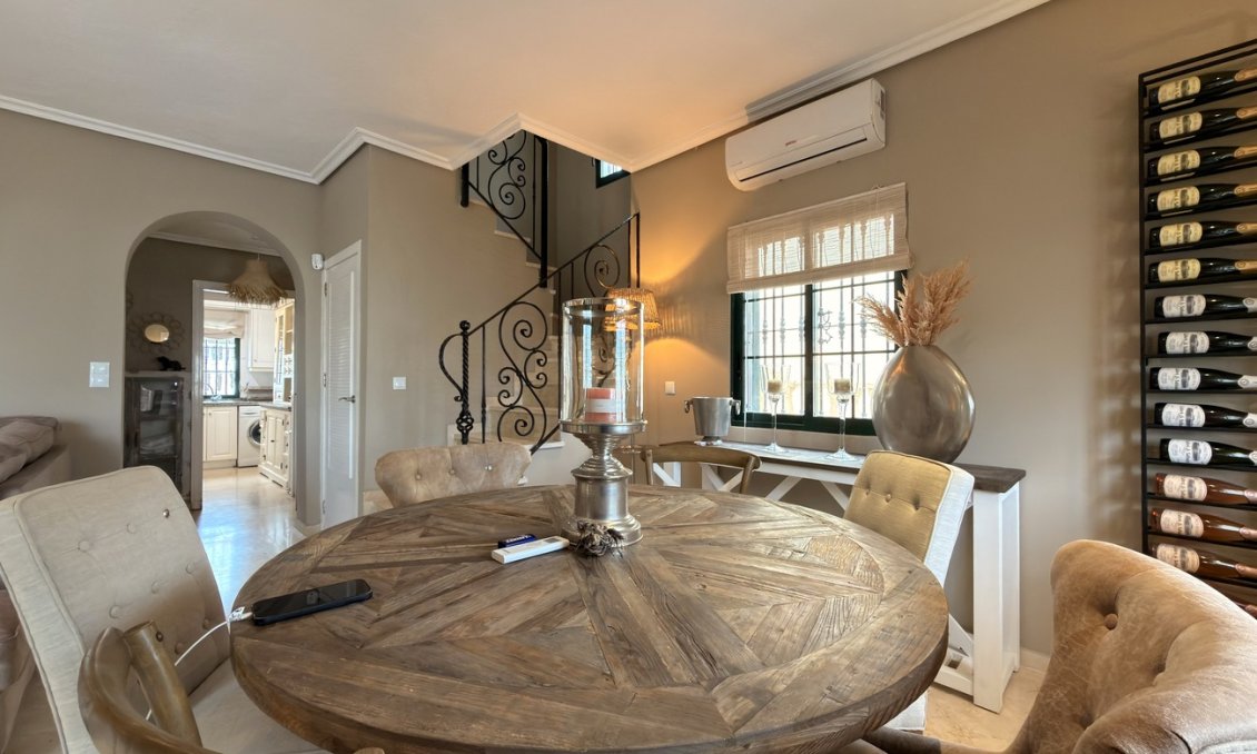 Használt Ingatlanok - Villa -
Orihuela Costa - Los Doses